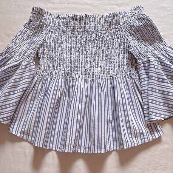 NWOT, GAP Smocked Peplum off-Shoulder Top w/ Bell Sleeves, Blue & White, Size XS - Picture 1 of 5